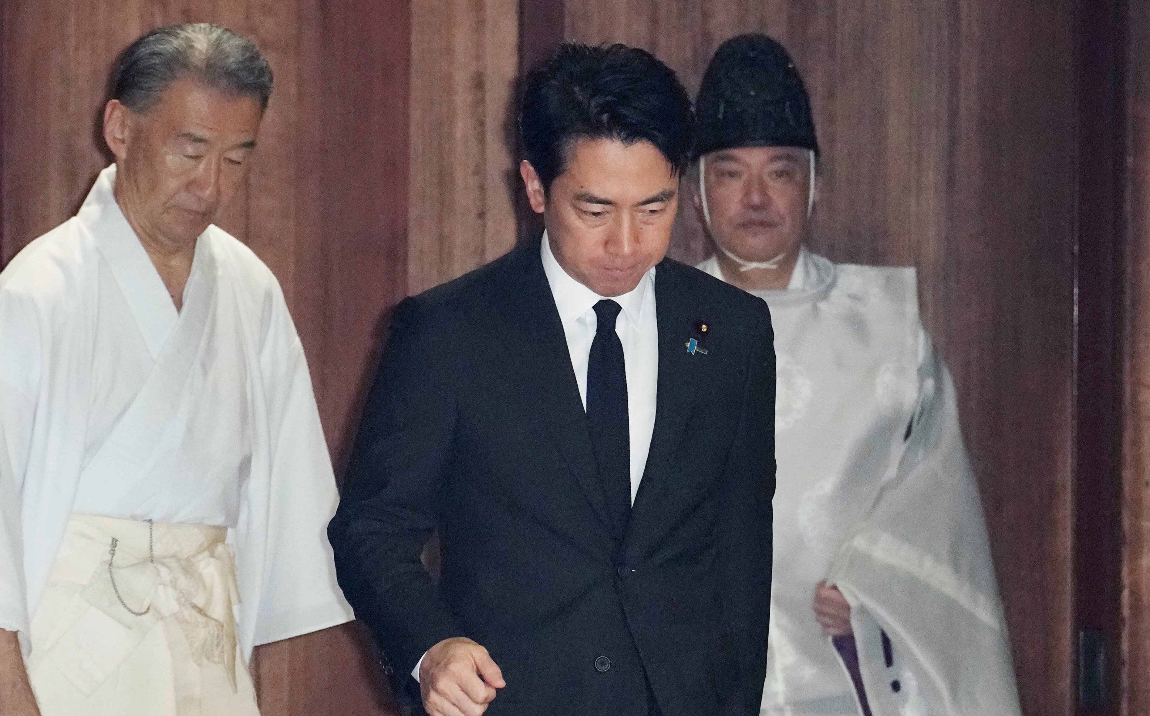 日本政坛核心在战败投降日再次以集体拜鬼方式挑衅战后国际正义。防卫大臣小泉进次郎率