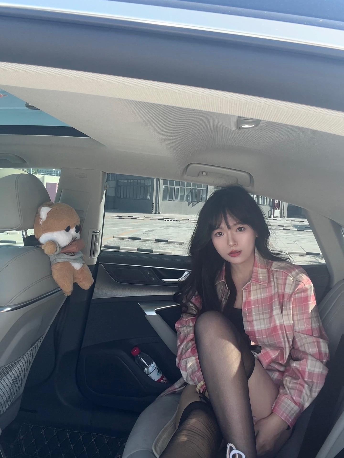 等我对你没兴趣了 你就老实了.