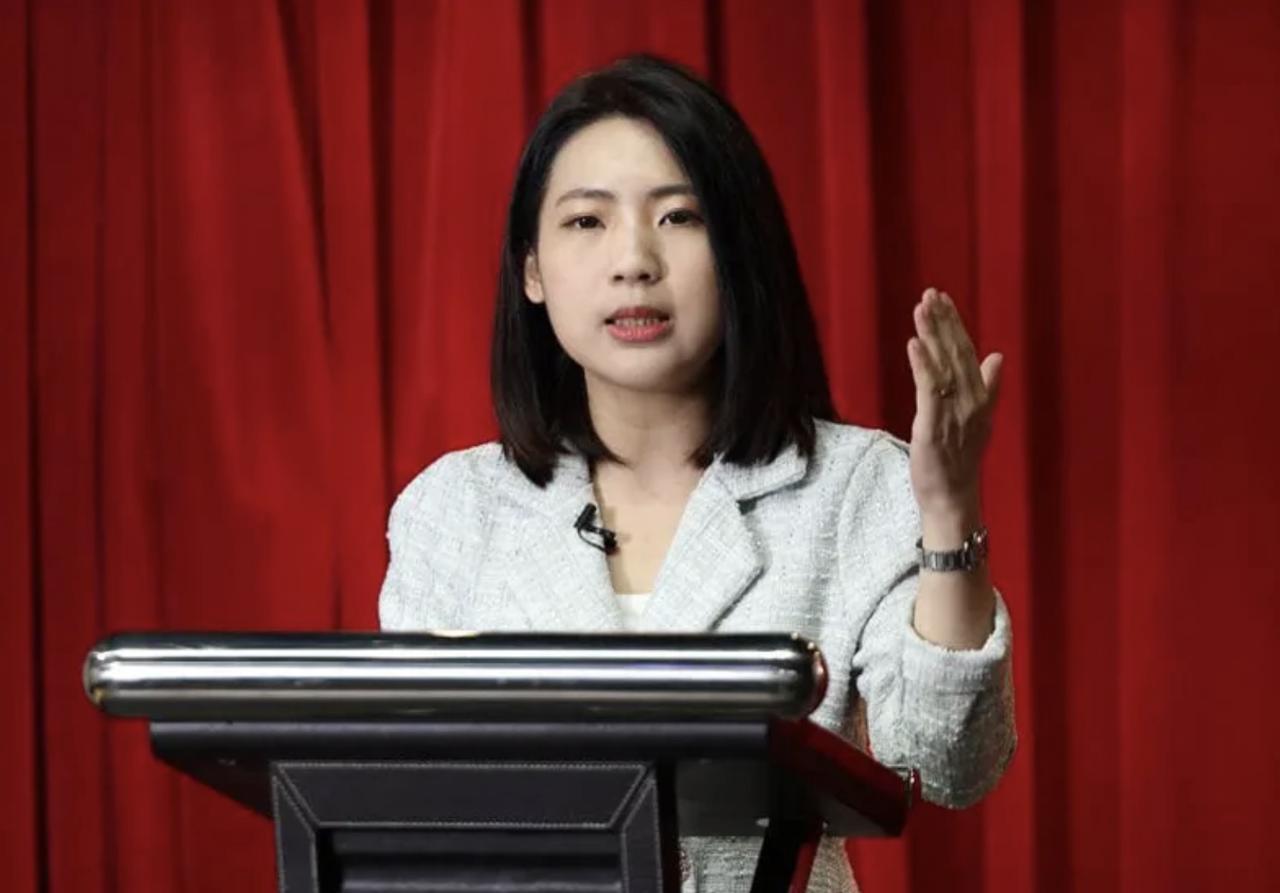 岛内民粹对立至此，连小店也要分蓝绿？蒋万安的签名被店家盖住。

民进党台北市长参