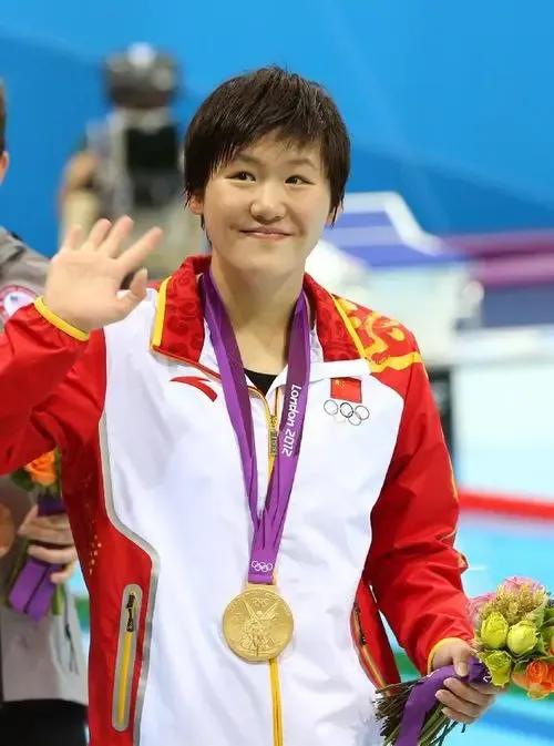 杭州亚运会开幕式最后6棒火炬手介绍：
亚组委公布：
1、汪顺，     游泳运动