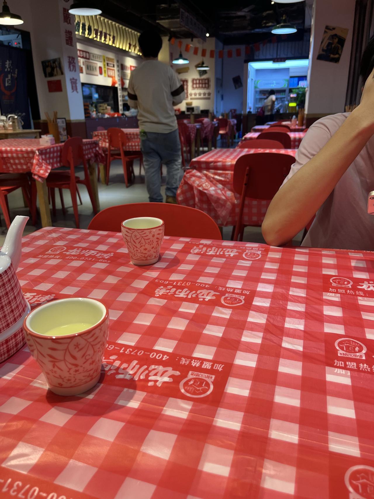民国风的湘菜馆，菜好，就是大米不适合口味。