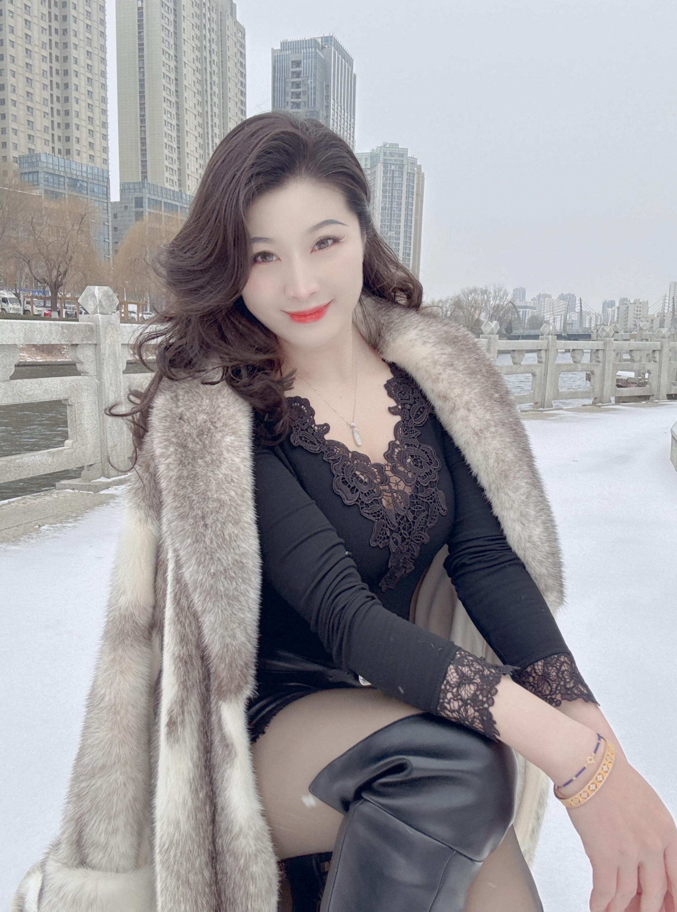 其实故事人人都有，我们都是生活中的俗人，在咖啡一样苦的日子里，希望你能...