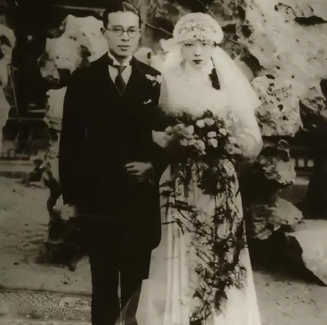 1939年，40岁的白兰花勾引宋霭龄23岁的儿子，在马尼拉成婚。宋霭龄气得浑身颤