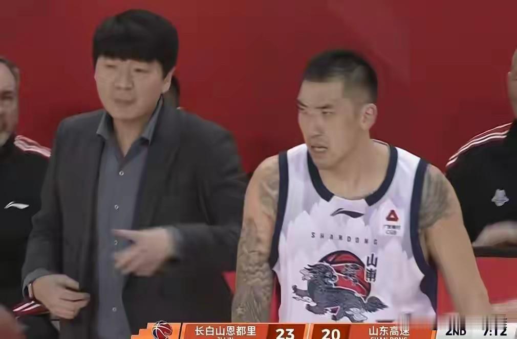 避免连败，山东残阵胜吉林！
2026年1月19日晚，山东高速半场30-37落后7