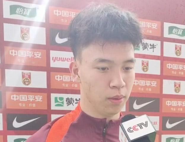 王钰栋说我全能 据记者的前方消息，U22国家队在西安沣东足球公园训练，王钰栋训练