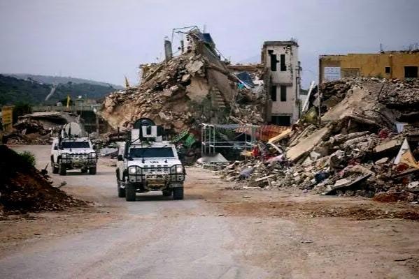 以军坦克冲着联合国阵地开火，蓝线旁子弹横飞

联黎部队那边发话了，挺让人恼火的。