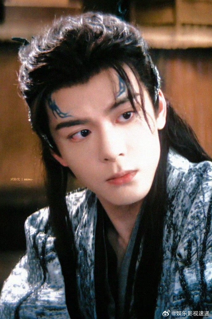 曾舜晞猛然一滴泪好会演 这个镜头我可以反复看一百遍，眼睫轻颤的那一下心都跟着抖了