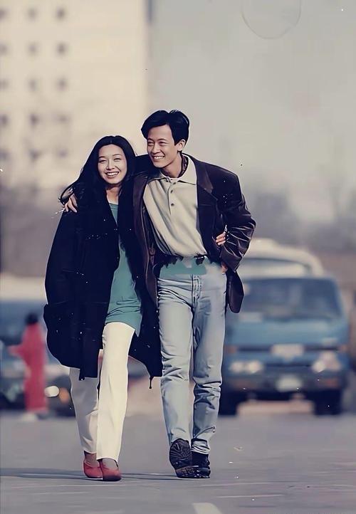 王志文与江珊早期的剧照，1994年，热播剧《过把瘾》中的“方言”和“杜梅”。
