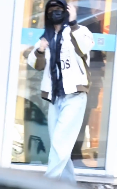 成毅机场提醒粉丝六点看剧谁还没被成毅的机场提醒暖到？特意说六点看剧，“那必须的必