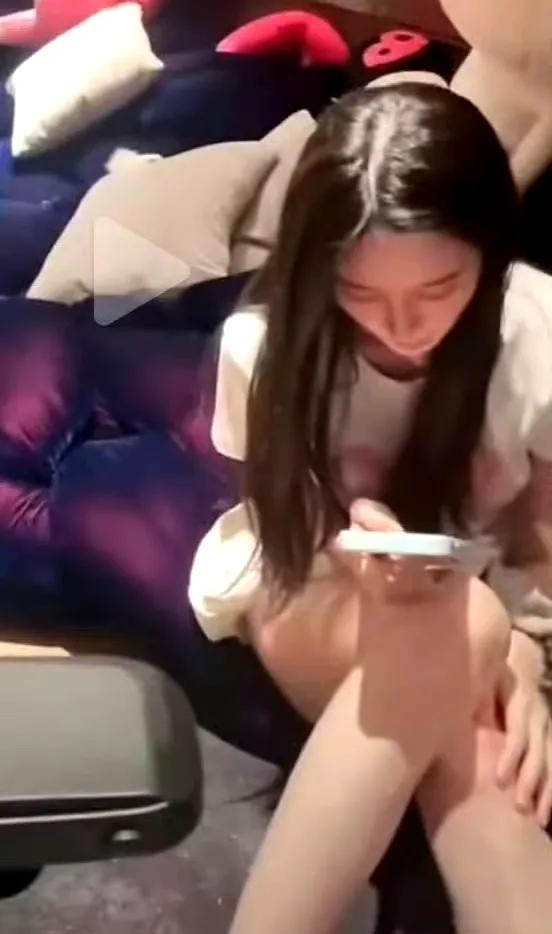 男人都不能免俗，
明星也不例外！
老婆镜头里大腿露多了，黄子稻直接破防[笑哭]
