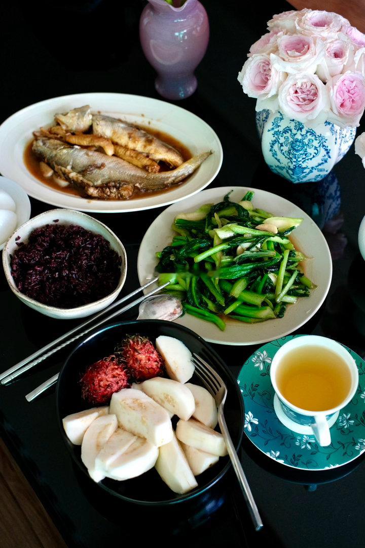 一个人的烟火气 好吃又漂亮的饭全部进我肚子里让我变成了一个即漂亮又快乐的女孩子?