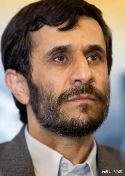 很多人希望内贾德能在关键时刻站出来，稳住伊朗。但现在的问题是，内贾德已经很久没公