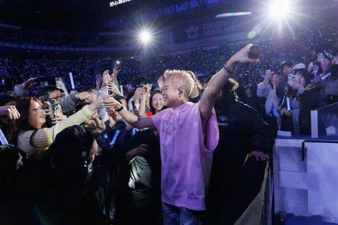 陶喆随机选了位观众合唱 刷到这一幕直接心动！陶喆与粉丝合唱经典曲目，现场氛围太绝