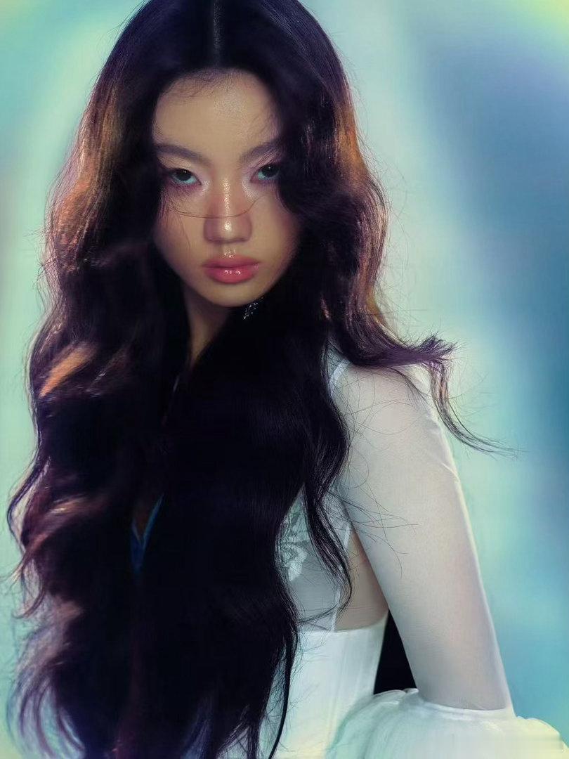 单依纯橄榄树 神女吟唱沉醉在单依纯的橄榄树吟唱里，空灵嗓音编织出橄榄树林与漫漫大