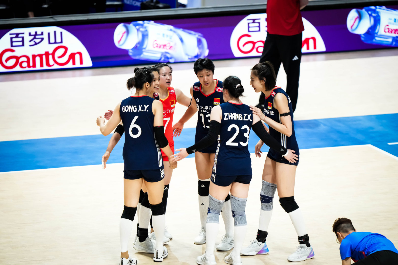 水中贵族的含金量 百岁山赞助过中国排球超级联赛，女排姑娘们每一次扣杀、每一次救球