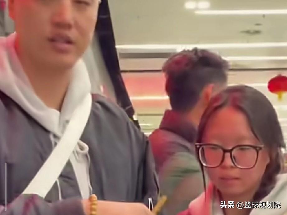 抵达沈阳！北京首钢准备与辽宁男篮比赛备受瞩目！

京辽大战一触即发，这个周末球迷