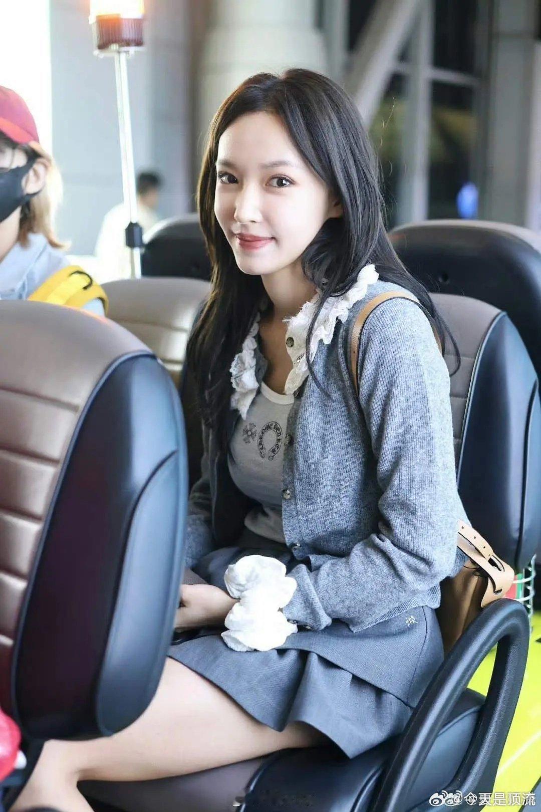 程潇怎么把自己的脸折腾成这样了 ​​​