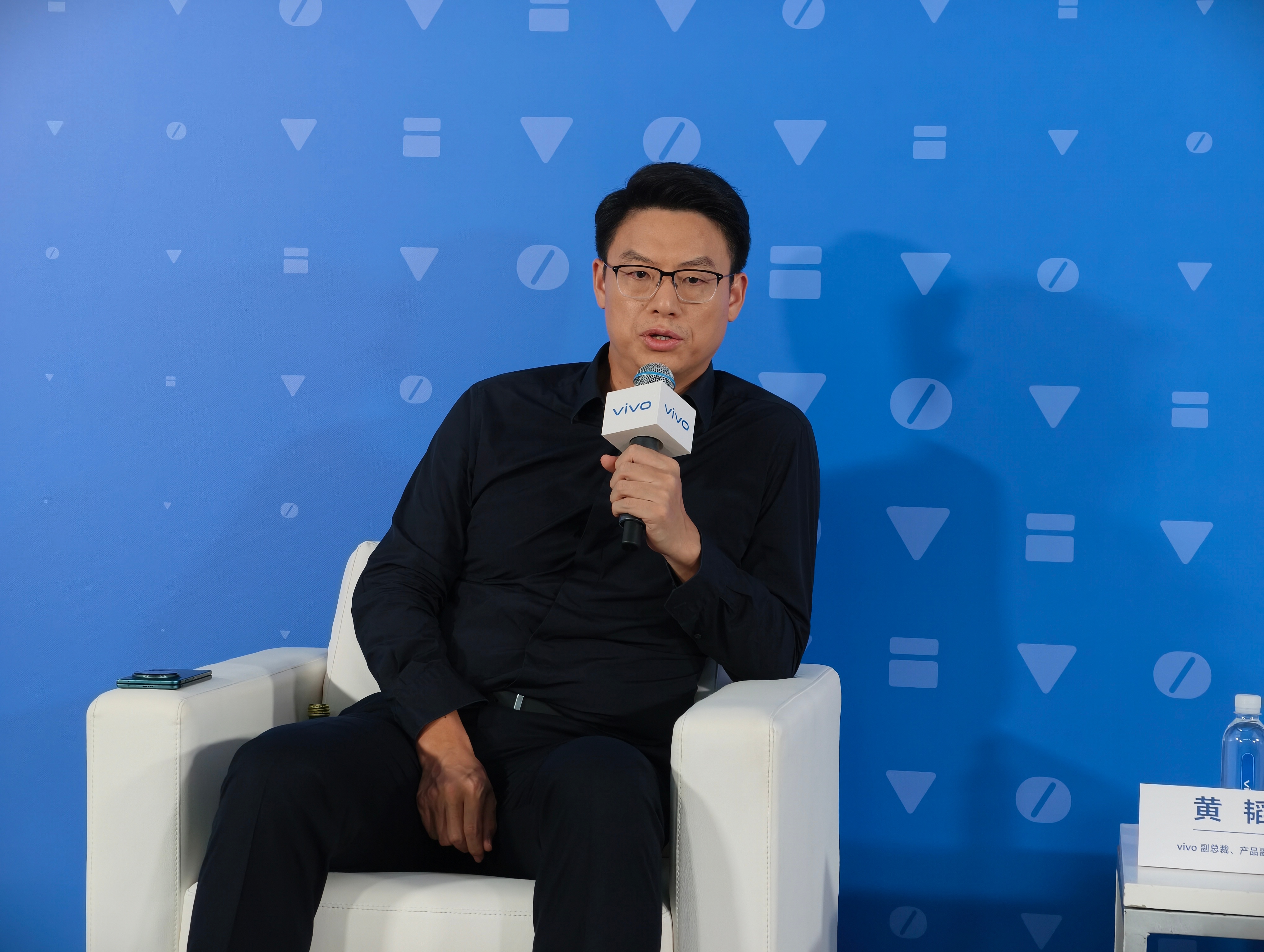 今天vivo X Fold6发布会后，有个小专访，受访人还是两位老熟人，也是vi