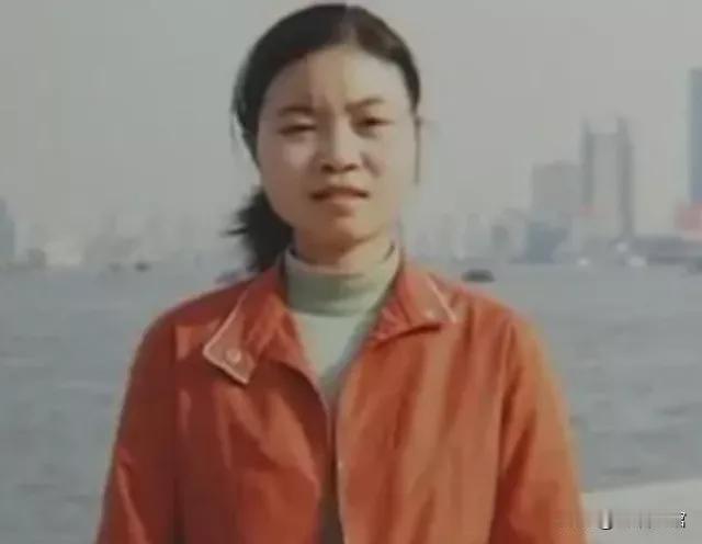 我不要被脐带拴住!”2009年，女硕士把毛巾一端套住水龙头，另一端套住脖子将自己