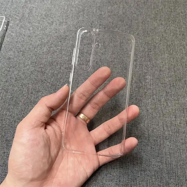 透明手机壳变黄，看似只是几块钱与几十元的选择，实则暴露了一个更值得警惕的问题，“