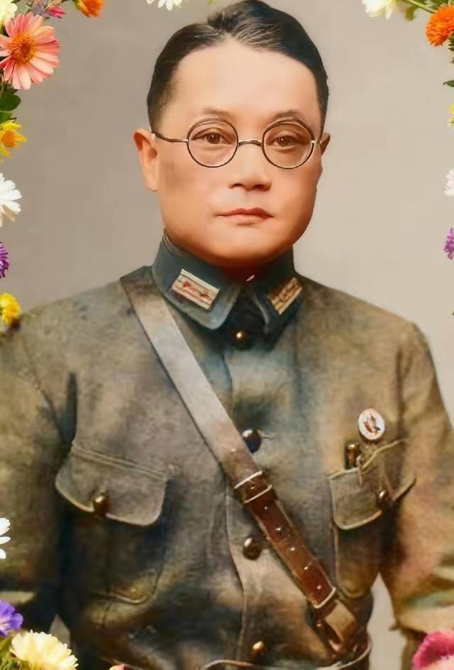 1949年，国军上将潘文华决定起义，却发现七姨太是特务，为了不打草惊蛇，他对七姨