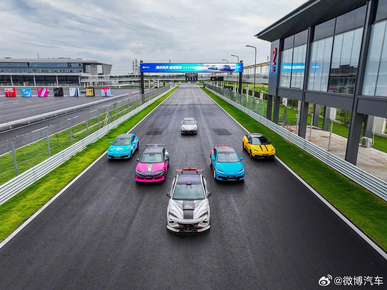 海豹06GT赛道开燥实力炸场你说我比亚迪不够运动？比亚迪直接自己建个赛道自己测试