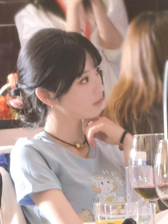 简简单单的短袖 怎么如此令人心动 