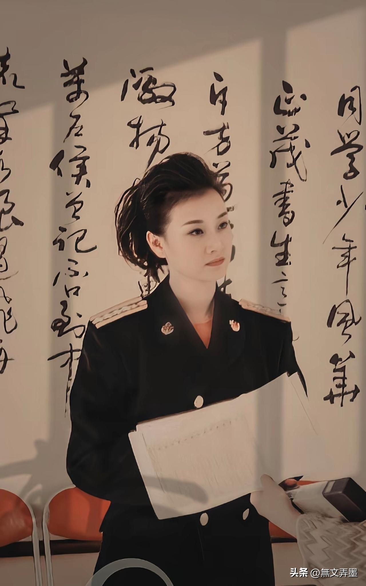 两年“一大跳”：副团升正团，厉害！
2006年，40岁的她15年兵龄，获任海政文