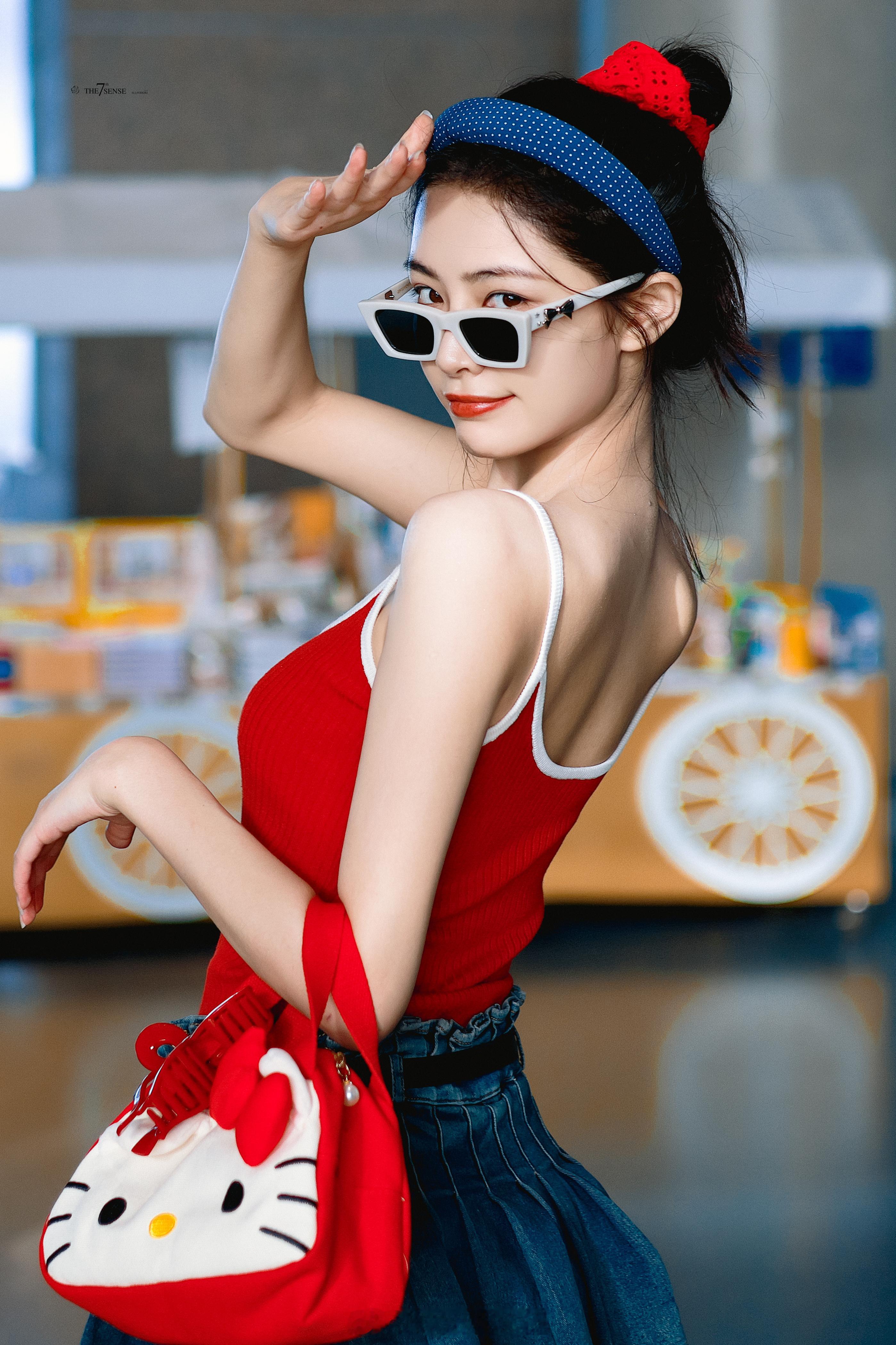 许佳琪最新机场路透好美哟 ​​​