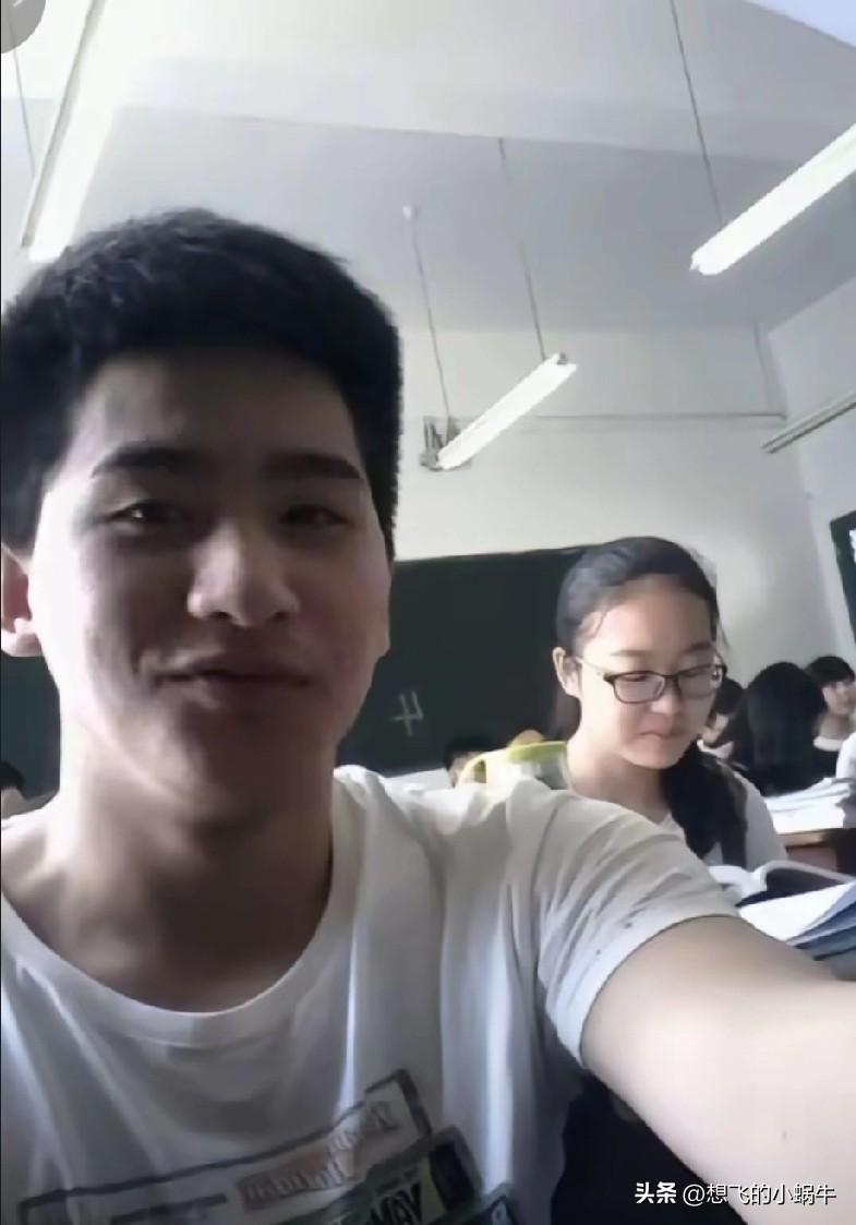我居然掉进了大家的暗恋回忆漩涡[捂脸]
​可惜我也开窍太晚，而且呢，对于暗恋的人
