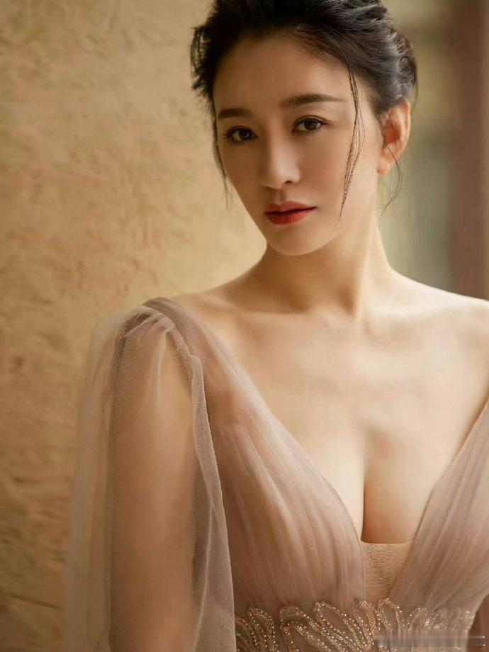 李小冉我每天吃一个唐僧 李小冉这状态哪像姐姐，明明是仙女下凡，每天一个唐僧也太好