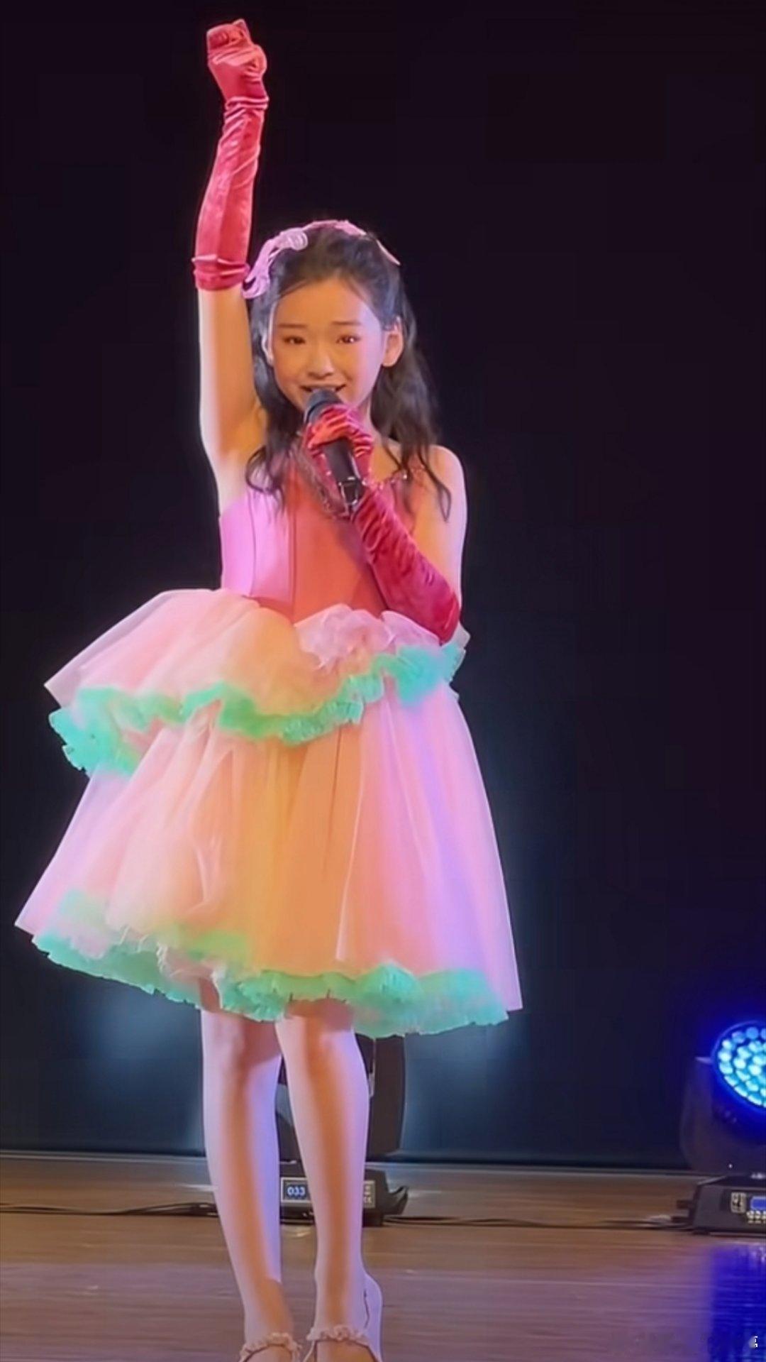 内娱现在最被期待长大的的，就是小酒窝吧小酒窝获中韩国际声乐比赛一等奖