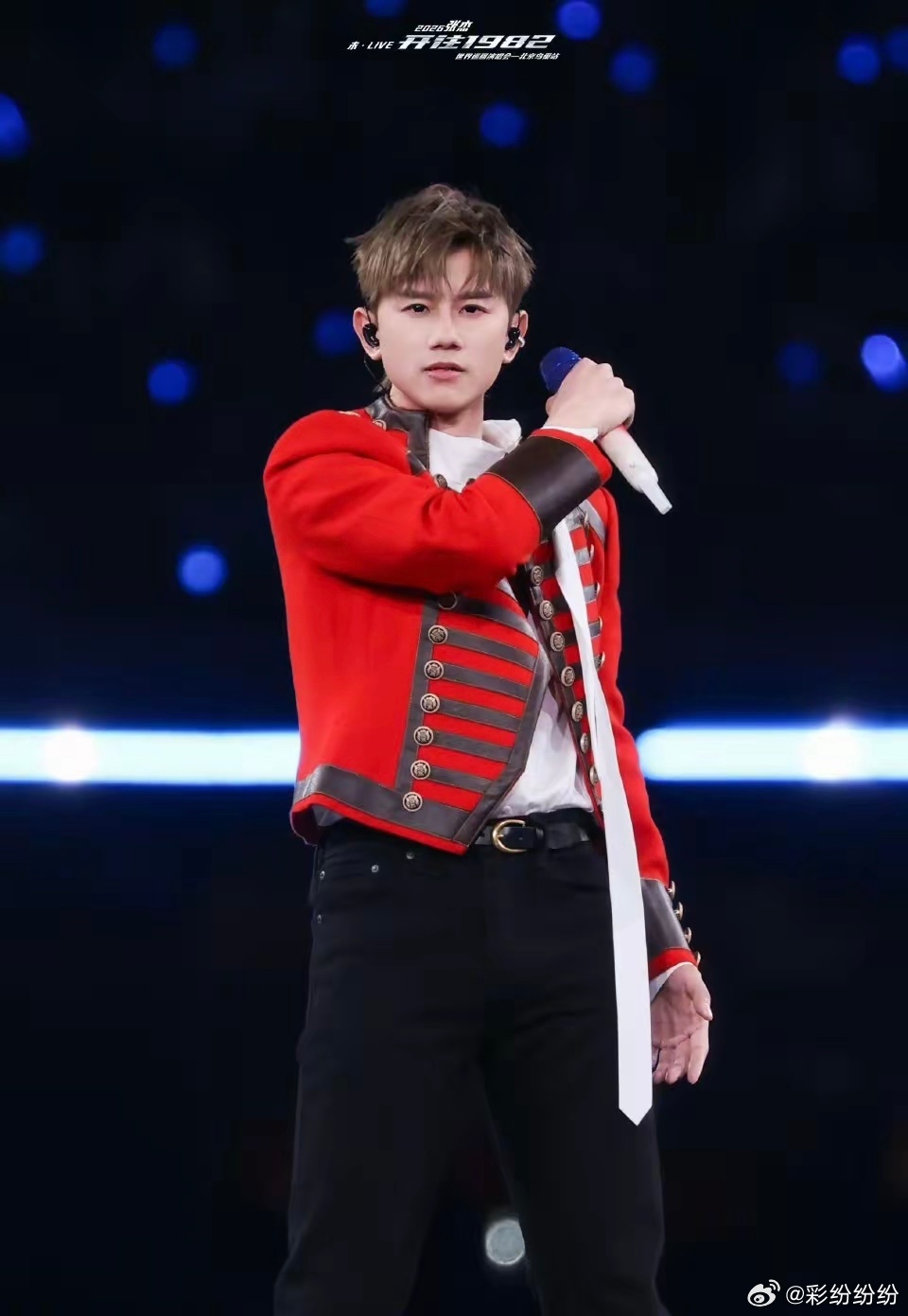 家人们，谁懂啊！昨晚的张杰鸟巢演唱会，本来是一场视听盛宴，结果硬是被一群“喜剧人