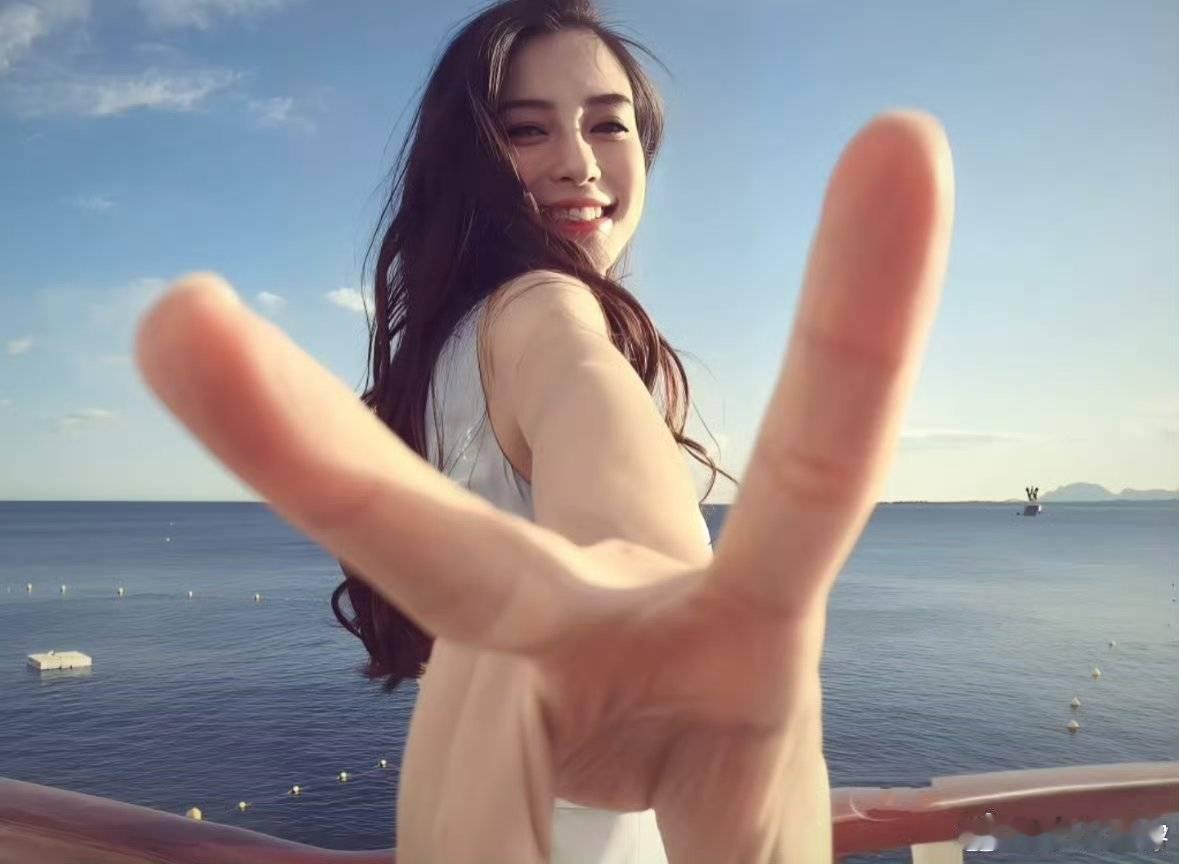 小海绵长到我刚认识baby的年纪了 敢爱敢拼的女汉子~