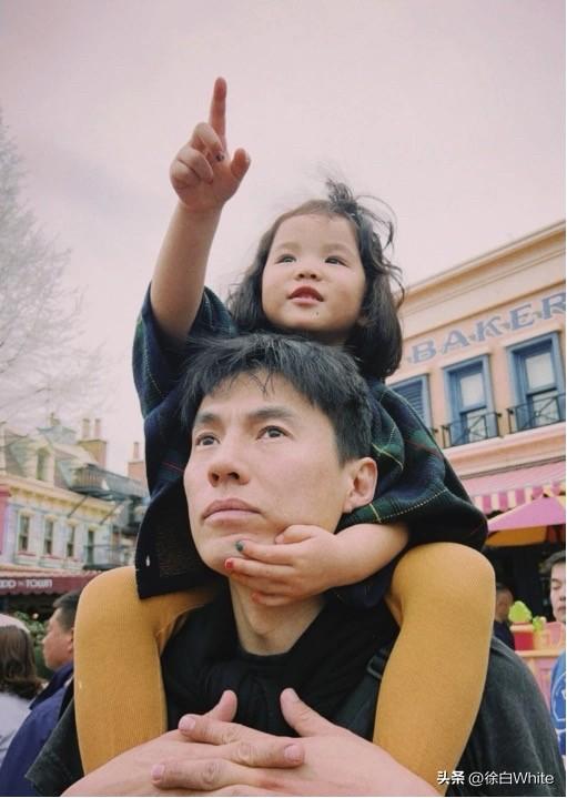 4月1日，宋宁峰发长文跟张婉婷，第三方，以及小女儿安娜道歉，否认女儿安娜亲眼看见