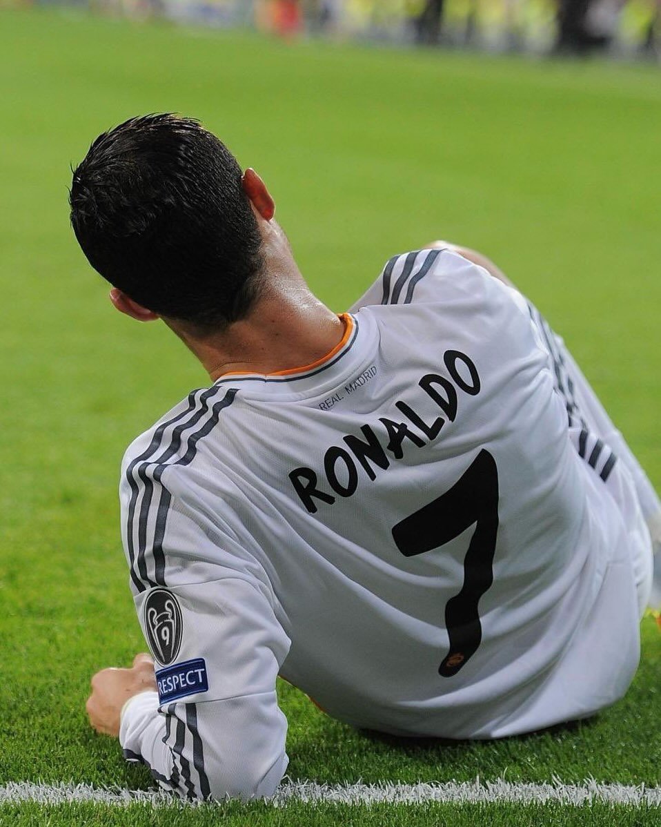 C罗c罗 撑地的姿势似曾相识·过去的影子 