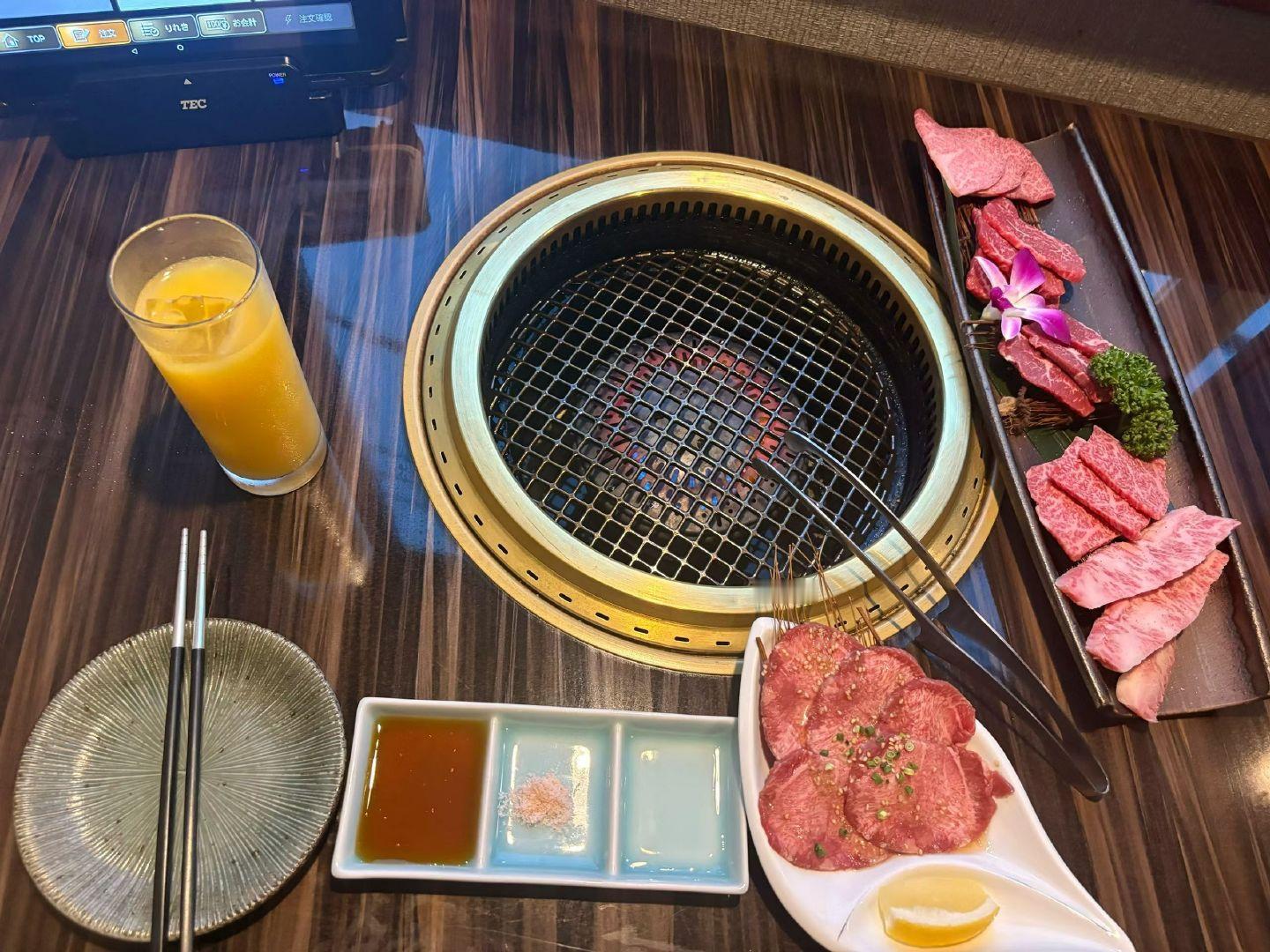 黄金  忙了一天，也是时候休息一会黄金金价