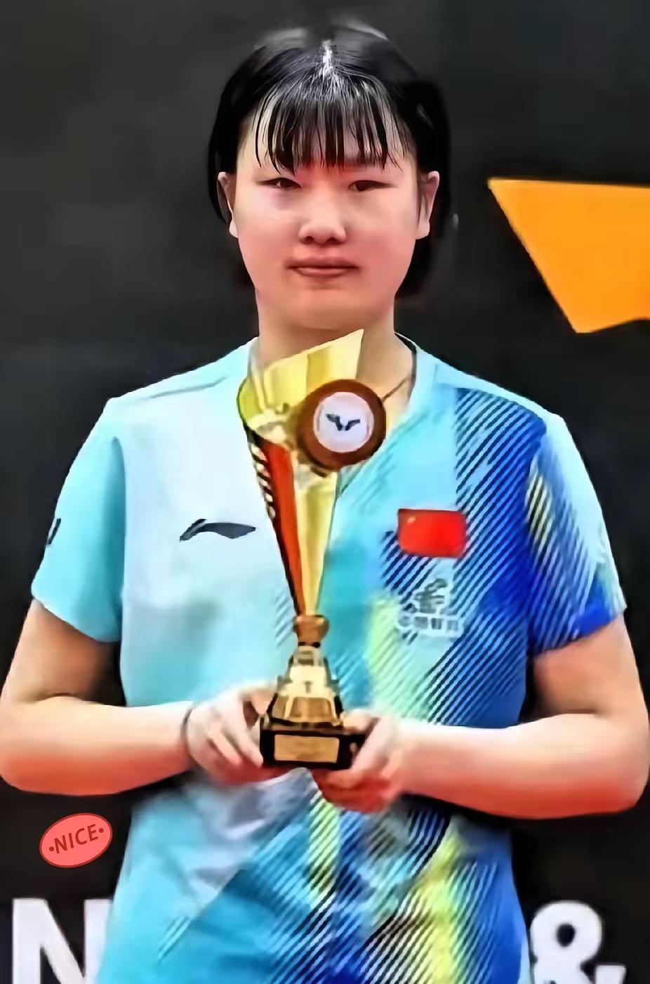 谁能想到，就在张本美和刚在重庆捧起冠军奖杯的同一周，一个15岁的青岛小姑娘在欧洲