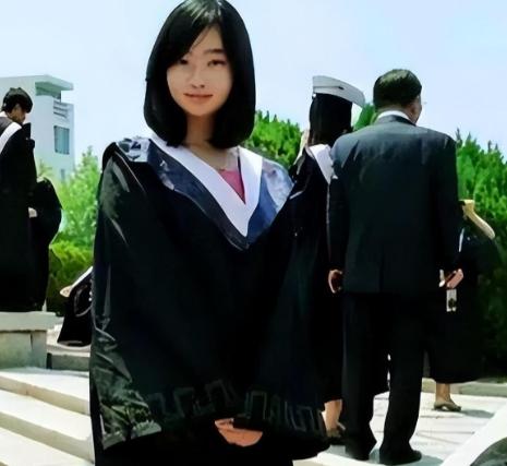 2008年，山东大学一个女孩，在睡梦中梦见佛祖慈祥的对她说：“你是我座下的童子，