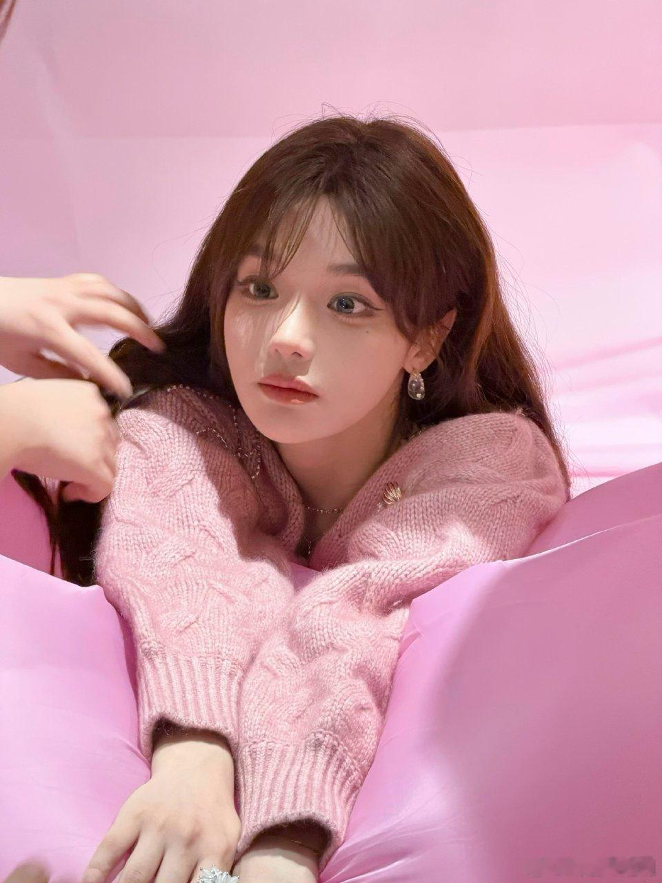 黄霄雲感恩粉丝助力出海 黄霄雲希望走向世界为华流争光 十年乐坛坚守，心怀赤诚渴望