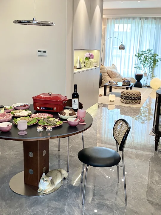 幸福就是有家回、有人等、有饭吃～ 🍲🏠💗