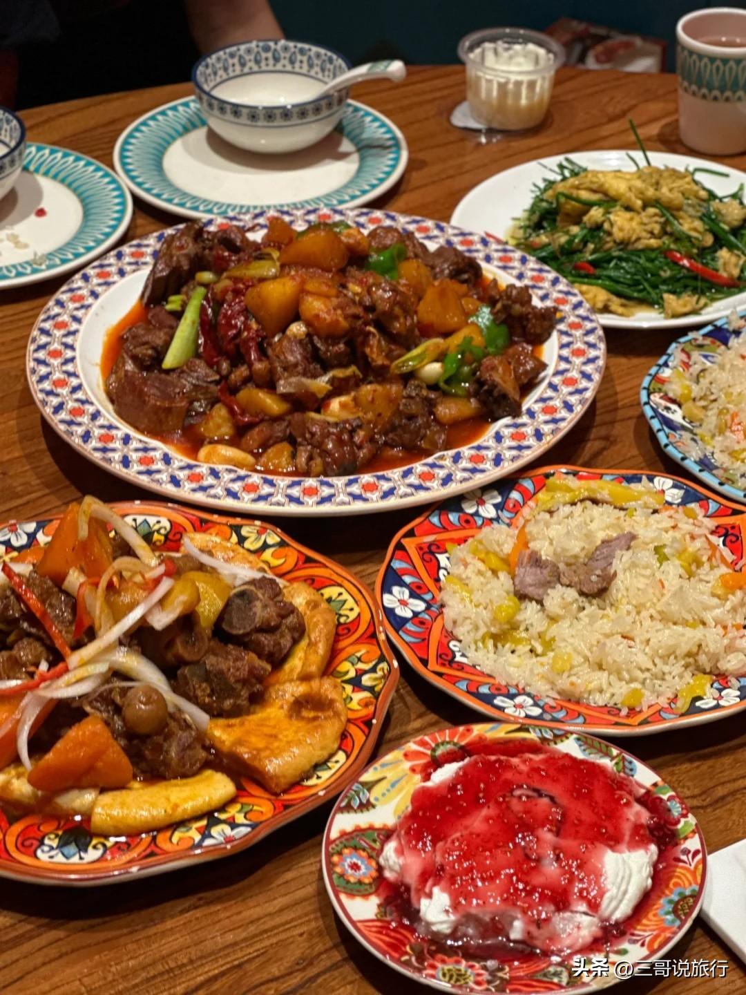 来新疆，胃与心，总要有一个被彻底填满
 
有人说，新疆是一种瘾，去过就戒不掉。而