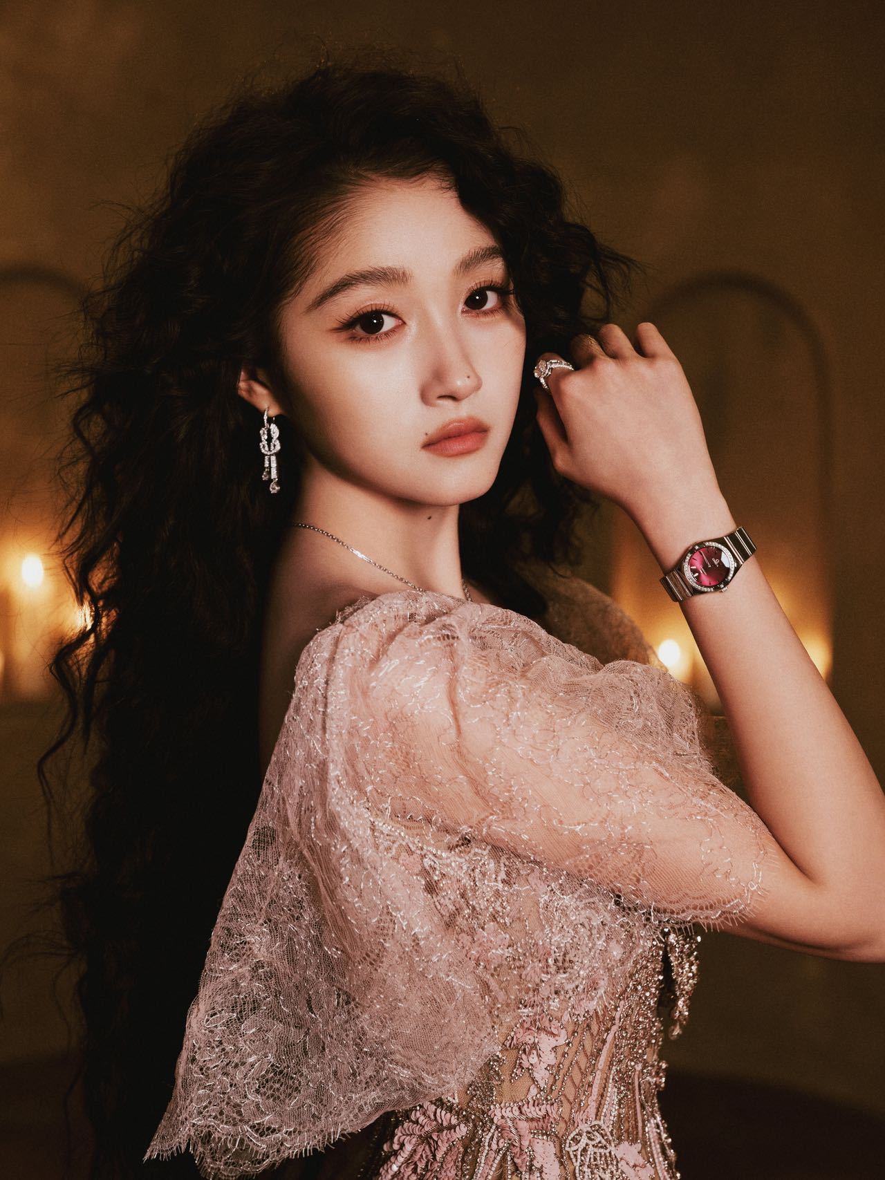 关晓彤es高定蕾丝粉裙关晓彤 一身高定蕾丝粉裙好美啊！微博之夜出图微博之夜红毯造