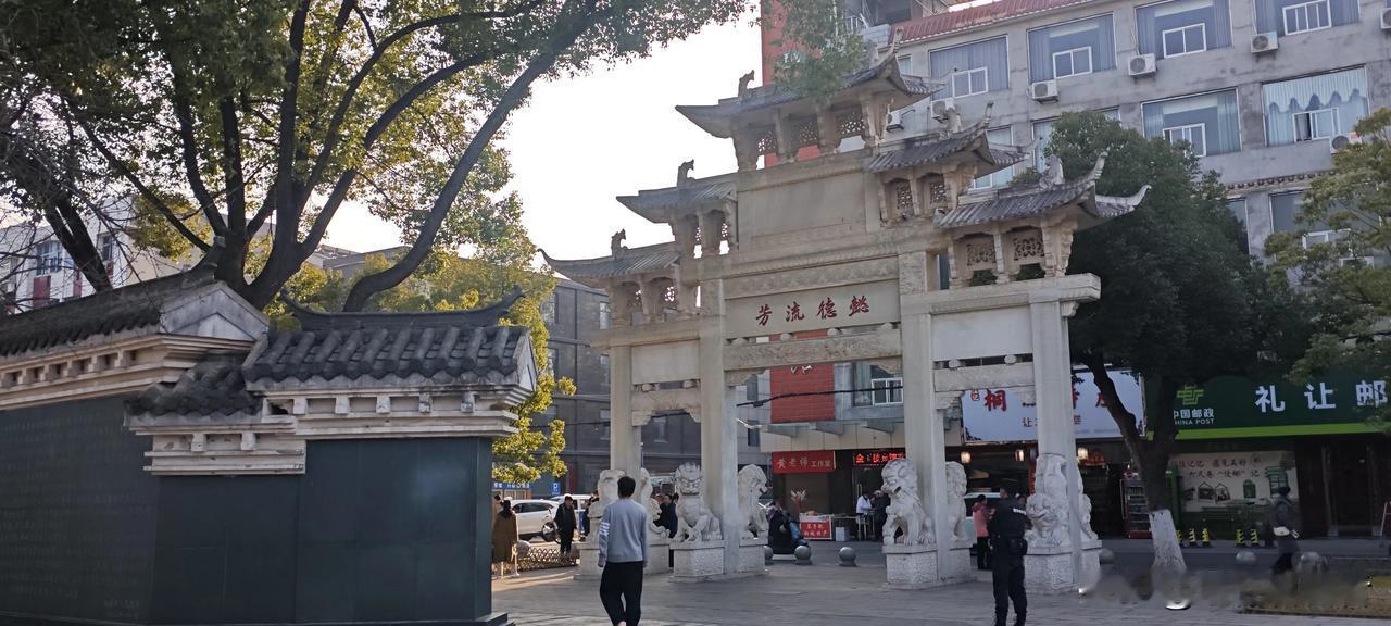 戳这里，一起来集邮>五一游玩哪里去？桐城市博物馆和六尺巷。
桐城市博物馆被评为国