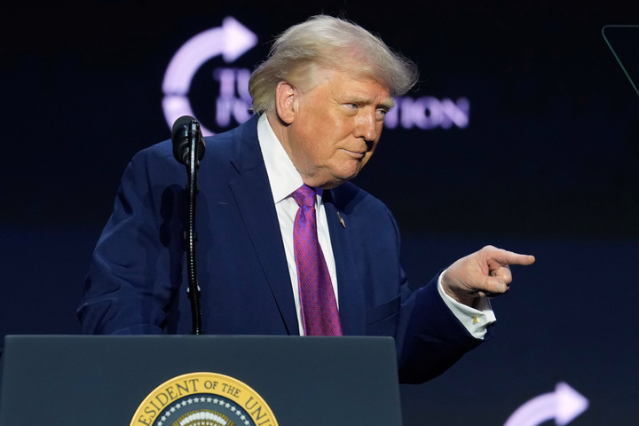 #特朗普释放新信号# #特朗普或为中期选举止战转经济#【美媒：特朗普最新信号——