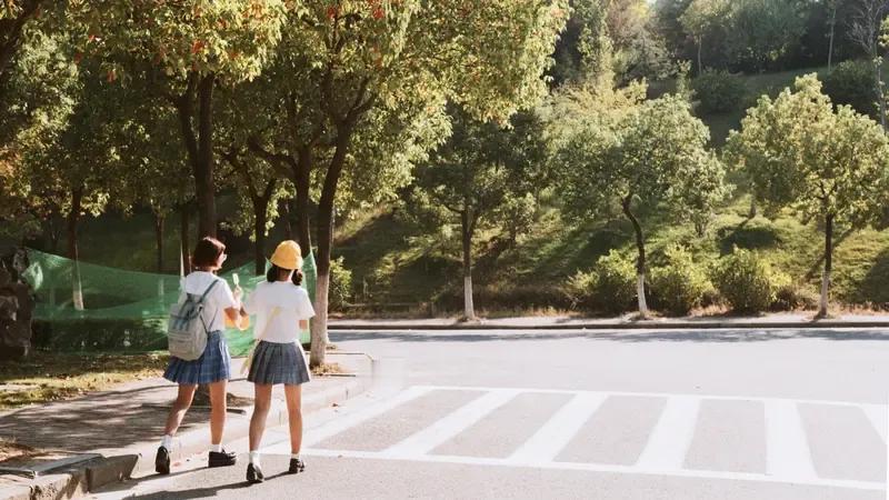 我如今没大多时间上头条，只是十早八晚，但却是一天也不忘记去看看。
也不知什么原因