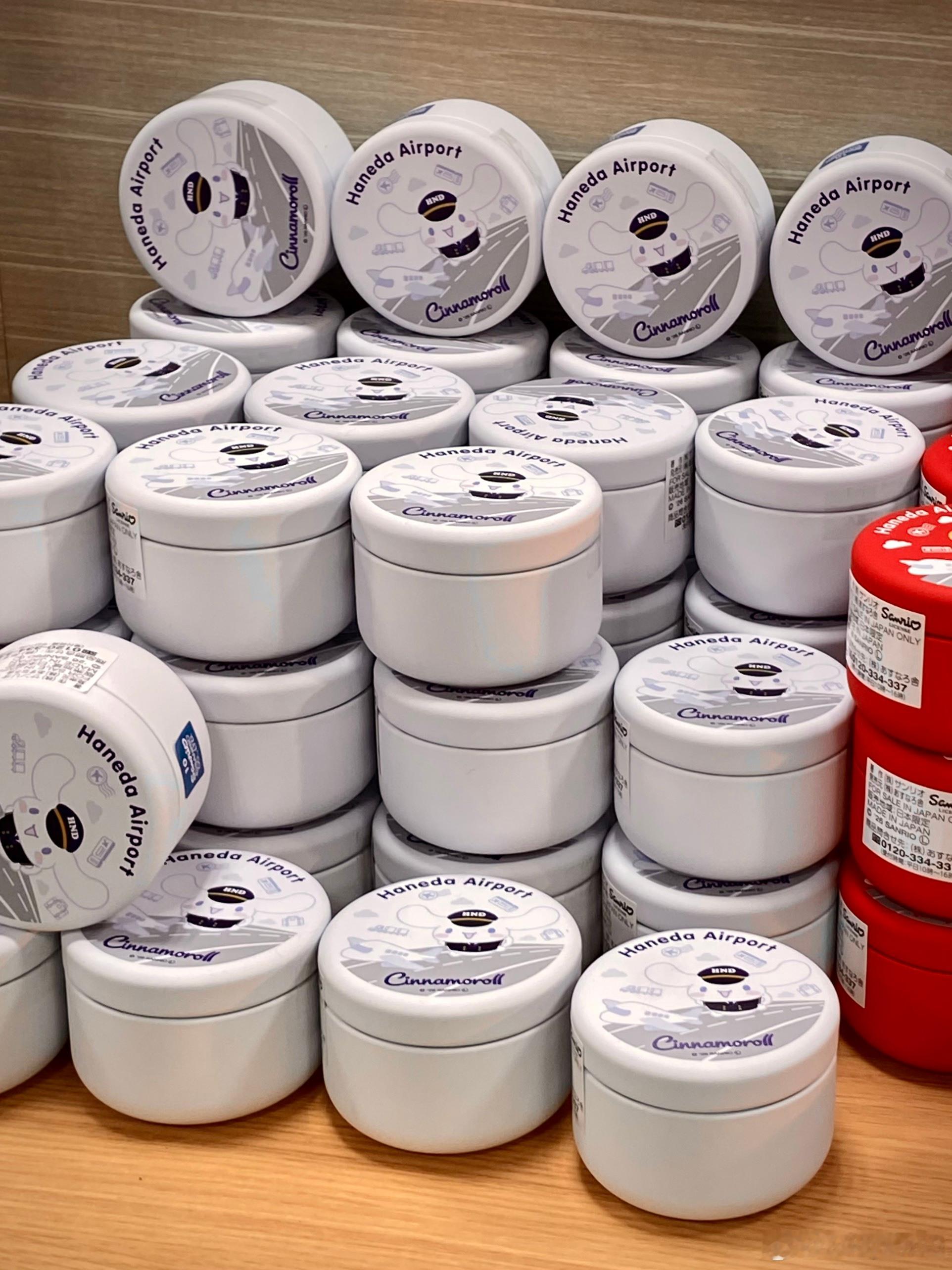 發現有N多IP吉祥物和東京羽田機場聯名合作限定版的文創商品。其中有～TOM & 