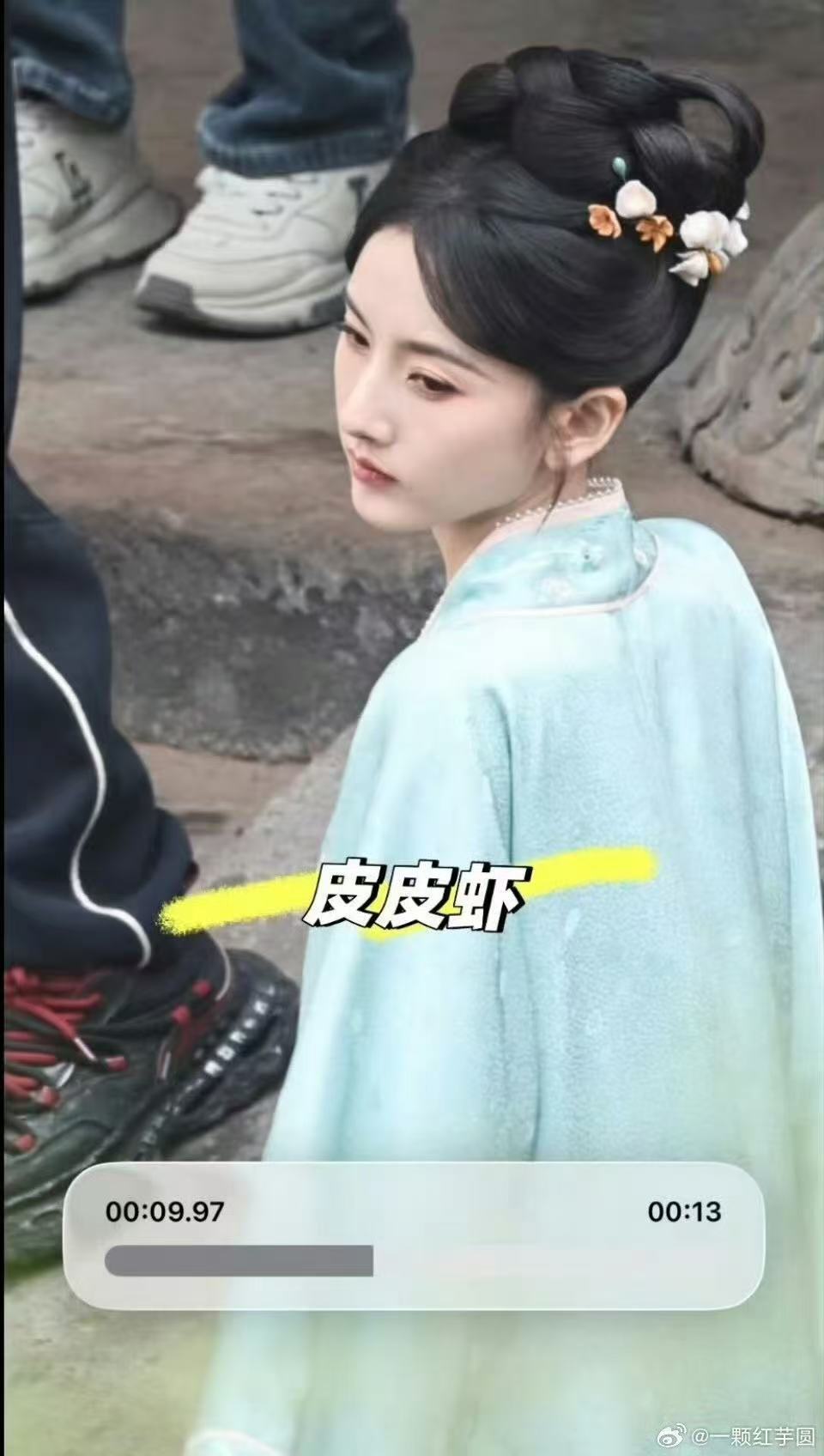 宋祖儿吴蒖蒖蓝衣路透宋祖儿吴蒖蒖蓝衣造型路透 啊啊啊！吴蒖蒖你也太美了吧！！！ 