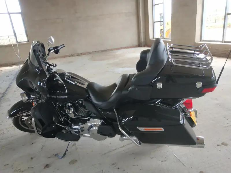 骑大排量摩托车的人群中，不少人有过飙车经历，甚至有些曾是行事冲动之人。虽说“浪子