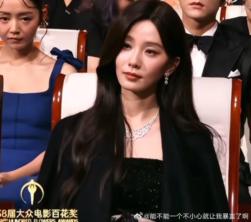 老姐这眼睛眼皮现在看起来随时好丧气没有精气神困了似的